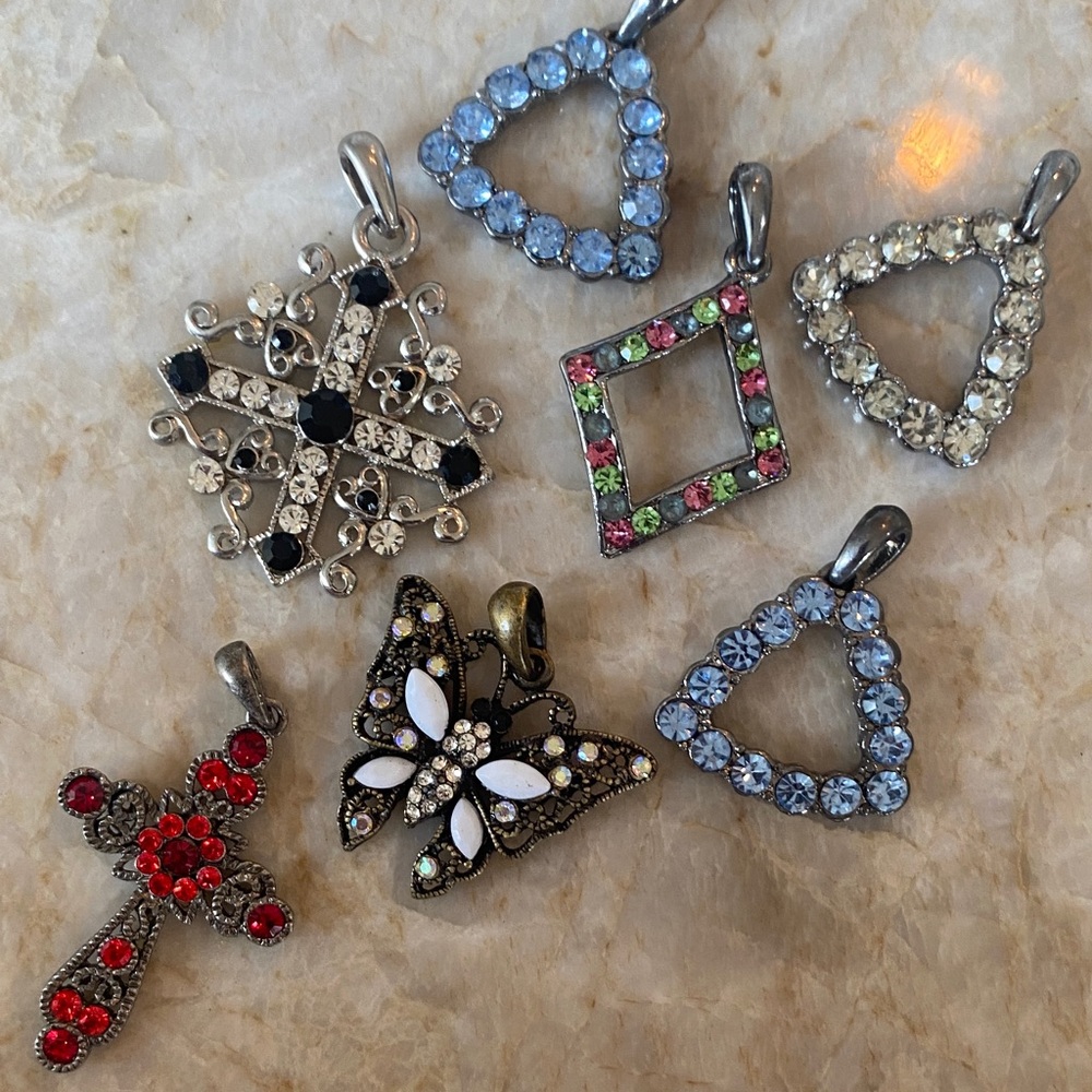 Cross / Butterflie Pendent NWT!